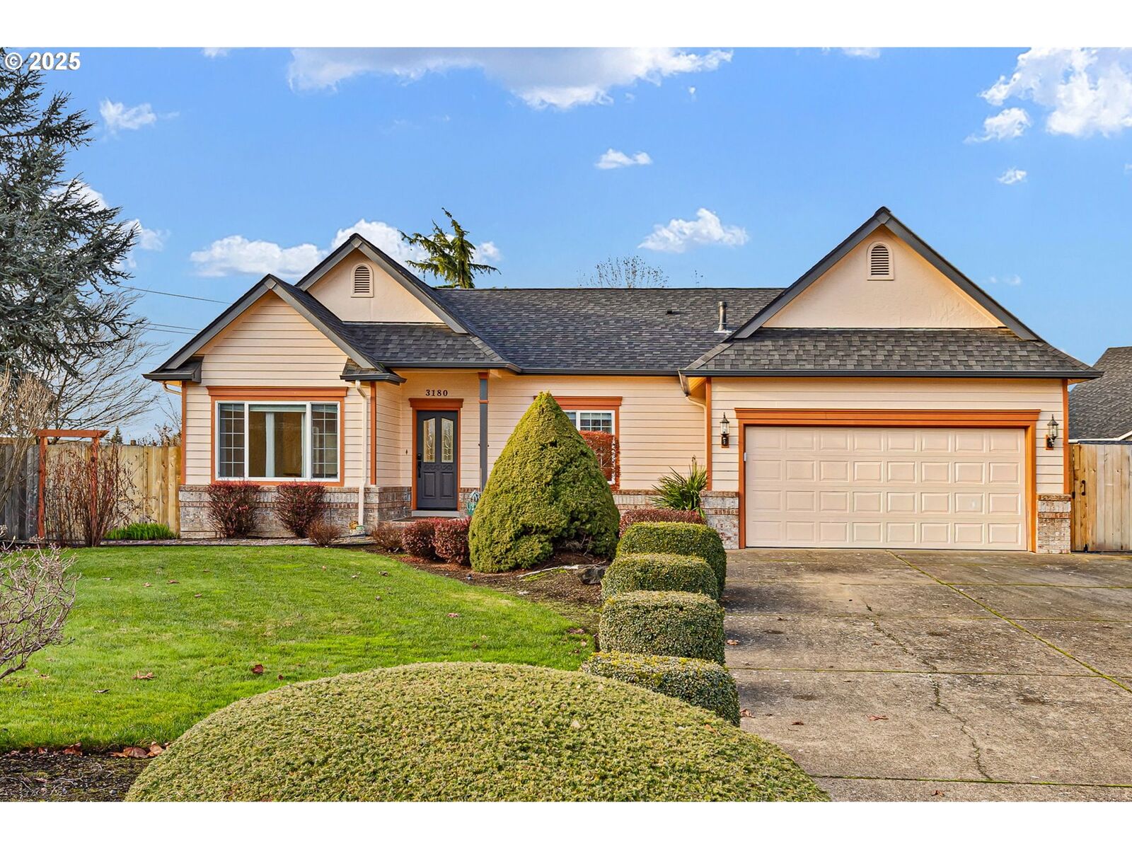 Property Photo: 3180 Duck Horn Dr OR 97404