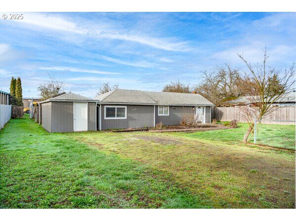 Property Photo: 1750 Taney St OR 97402