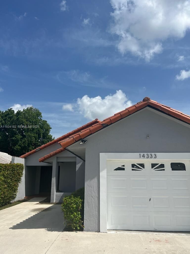 Property Photo:  14333 SW 102nd St 14333  FL 33186 