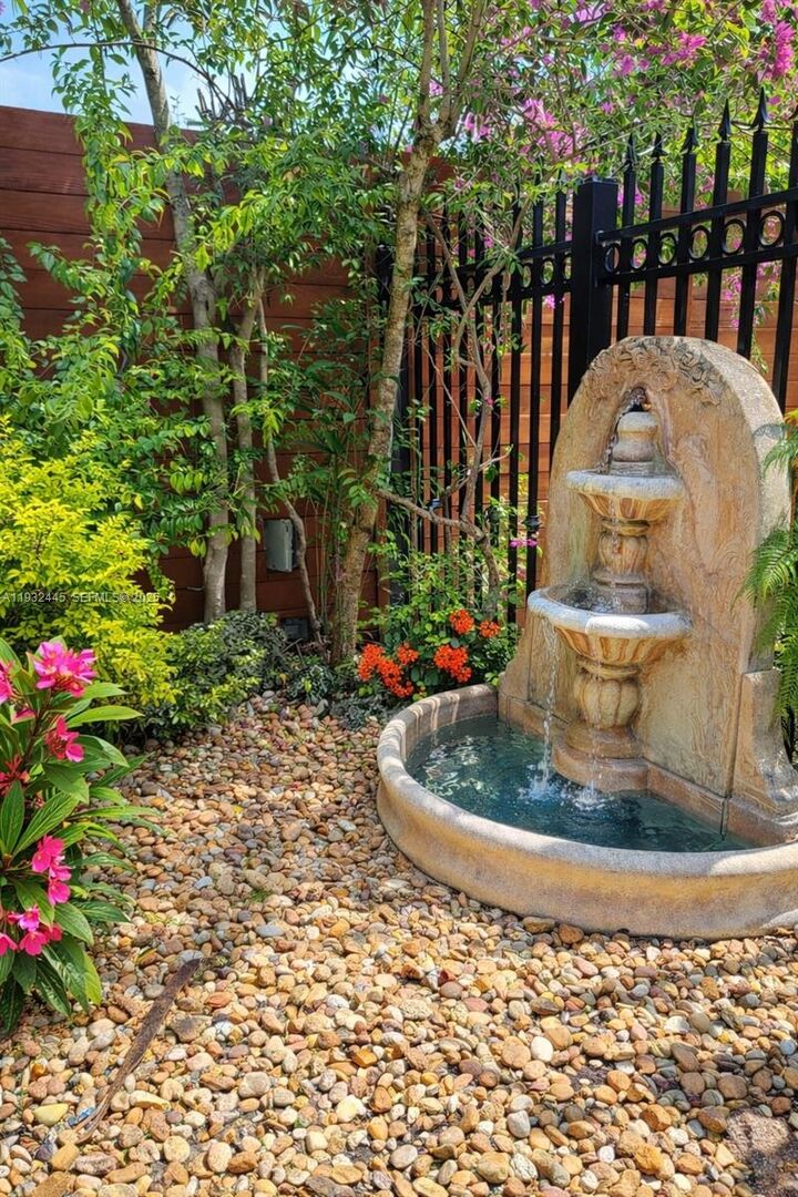 Property Photo:  2928 Louise St  FL 33133 