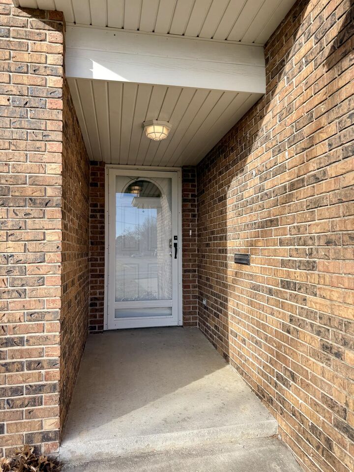 Property Photo:  401 S West Avenue  MO 65738 