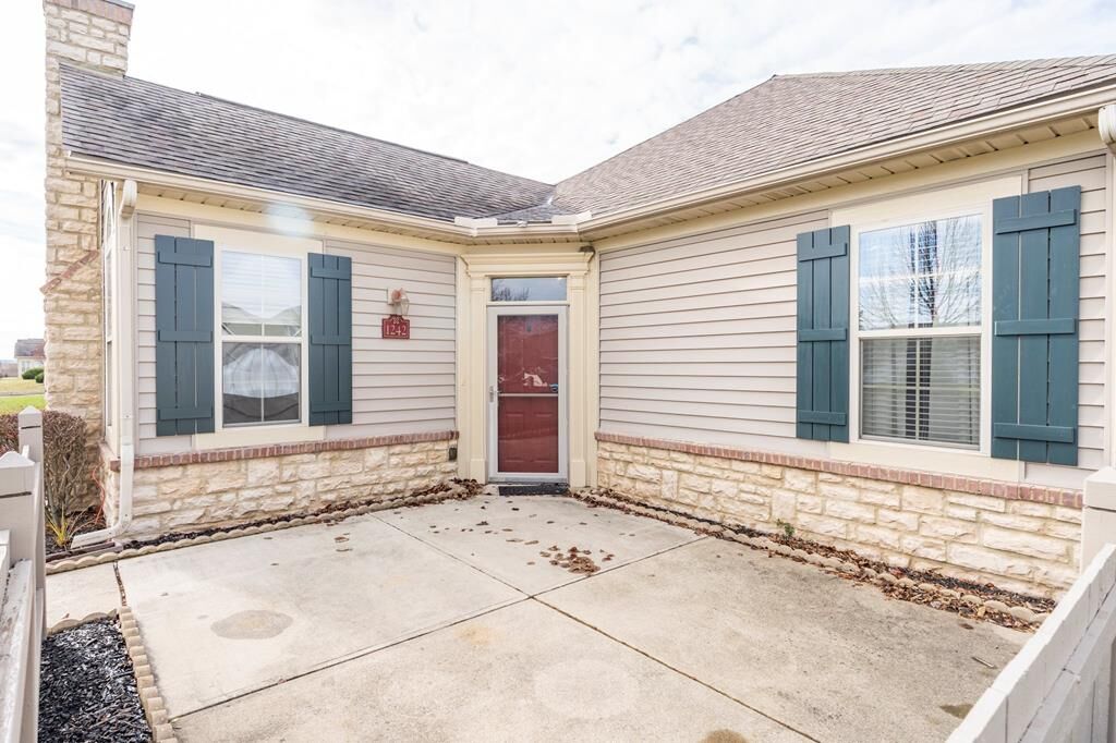 Property Photo: 1242 Paddock Loop OH 43160