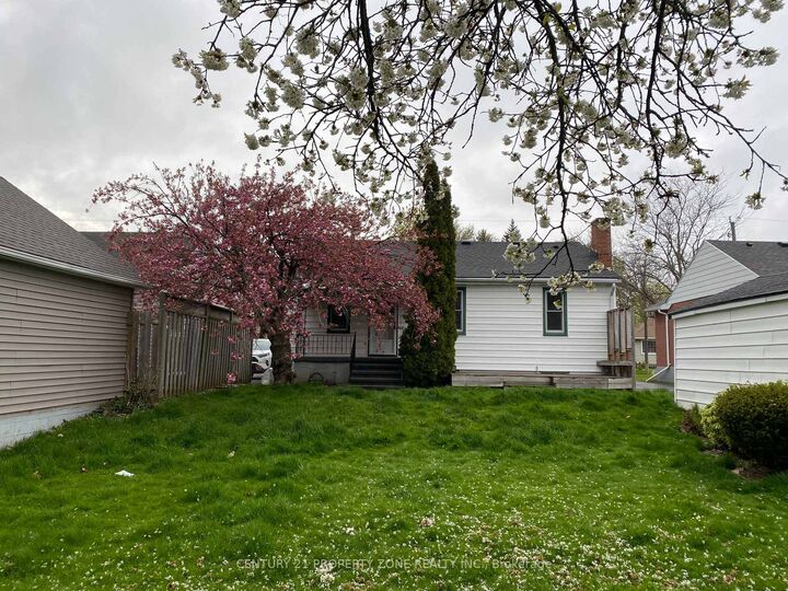 Property Photo:  6300 Corwin Crescent  ON L2G 2M1 