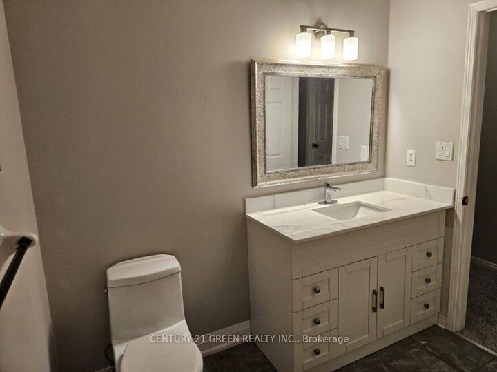 Property Photo:  3299 Cactus Gate Main &Amp 2nd Floor  ON L5N 8A5 