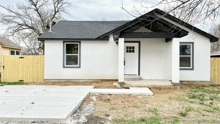 Property Photo:  26 W Ash Place  OK 74073 