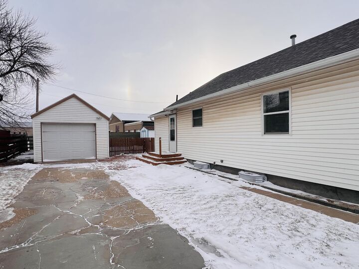 Property Photo:  818 NE 1st Ave  SD 57401 