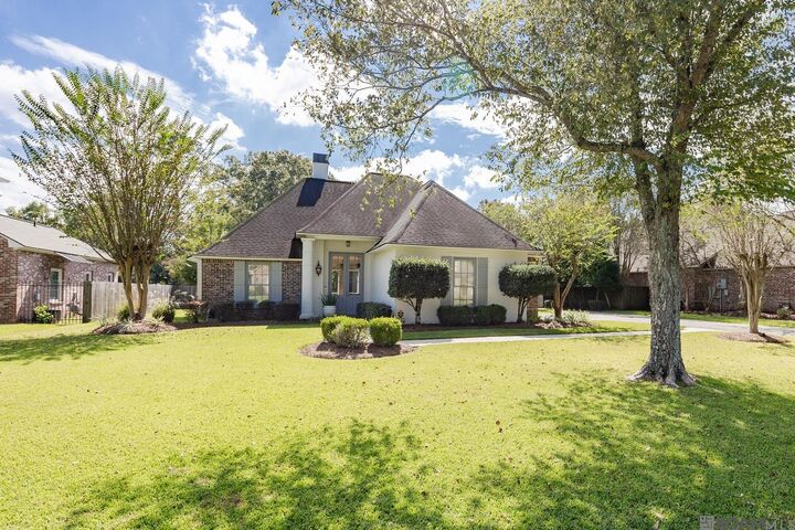 Property Photo:  17440 Beachwood Ave  LA 70817 