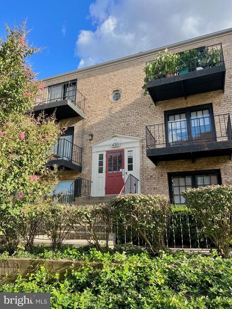 Property Photo:  430 N Armistead Street 302  VA 22312 