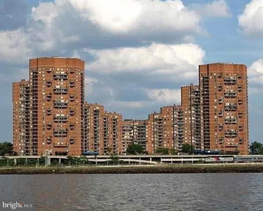 Property Photo:  2138 Harmon Cove Tower 2138  NJ 07094 