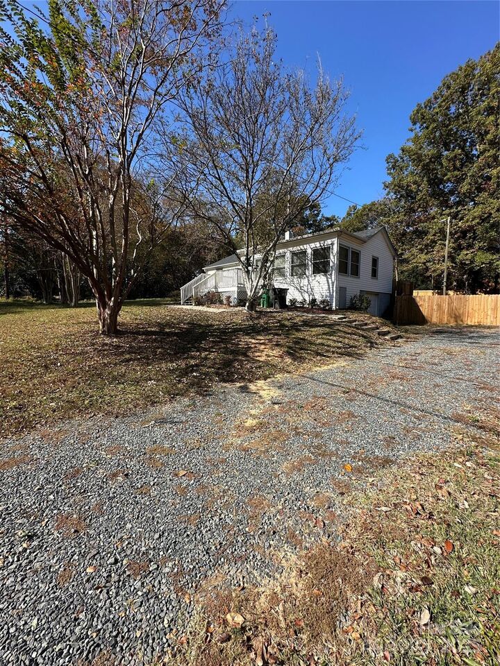 Property Photo: 1215 Summerville Road 112 NC 28214