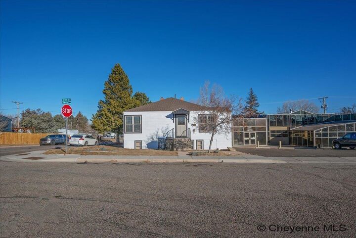 Property Photo:  1501 Carbon Ave  WY 82001 