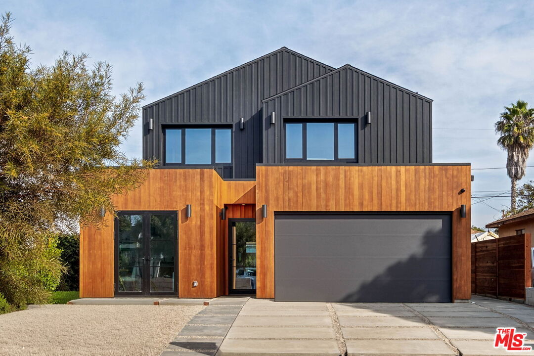 Property Photo: 4066 Lyceum Ave CA 90066