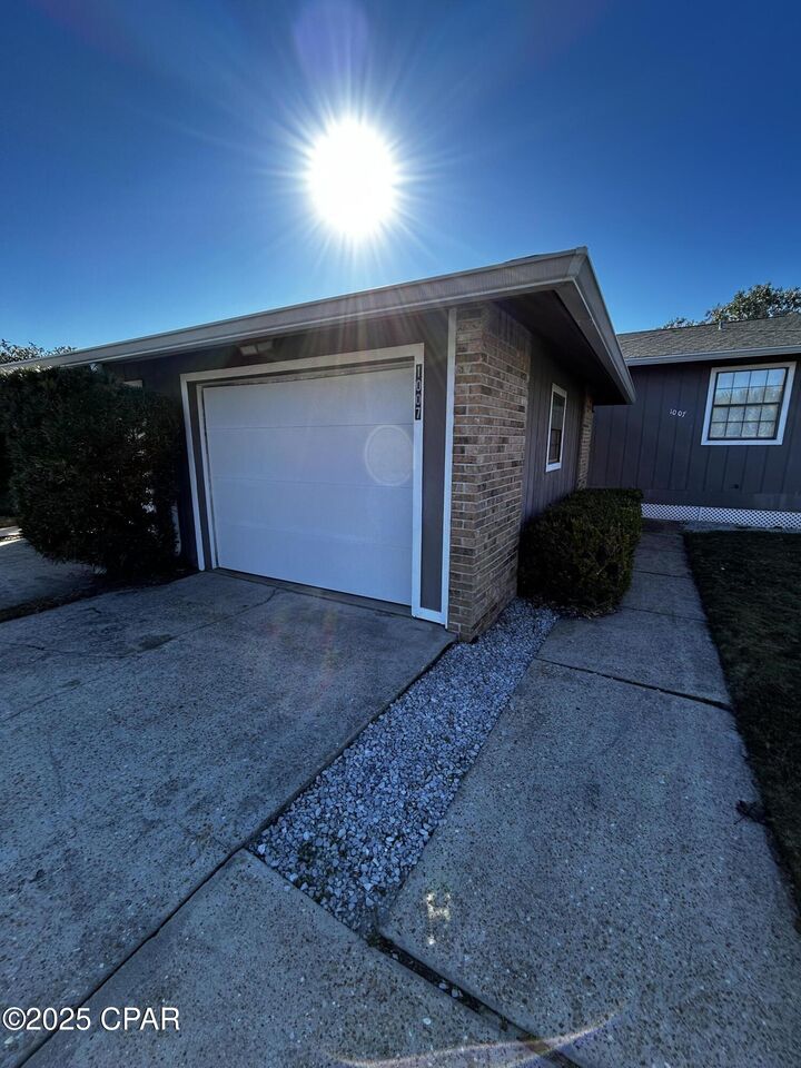 Property Photo:  1007 W 11th Court  FL 32401 