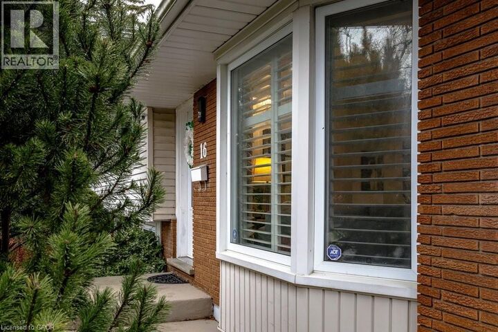 Property Photo:  16 Old Oxford Road  ON L2M 2J9 