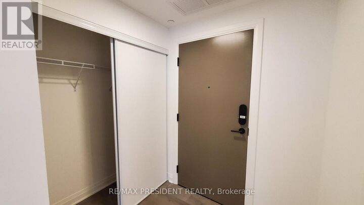 Property Photo: 4015 The Exchange East 4402 ON L5B 0N9