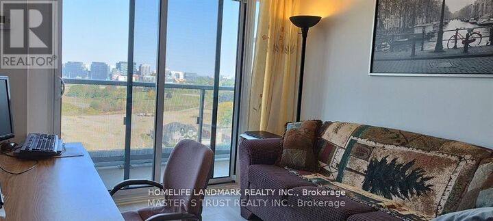 Property Photo:  120 Varna Drive 1410  ON M6A 0B3 