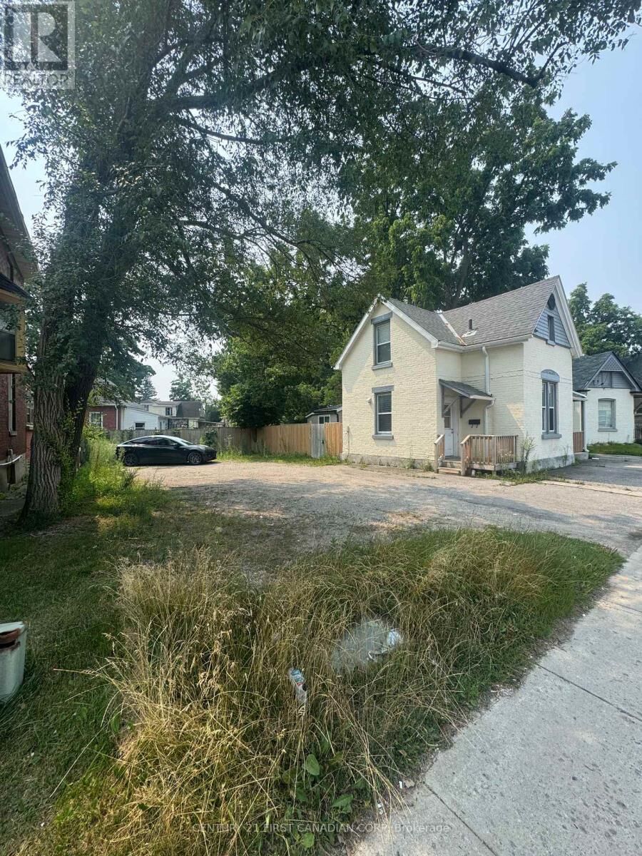 Property Photo:  28 Oxford Street West B  ON N6H 1R3 