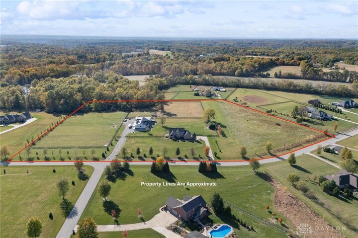 Property Photo: 1005 Arabian Run Drive OH 45113