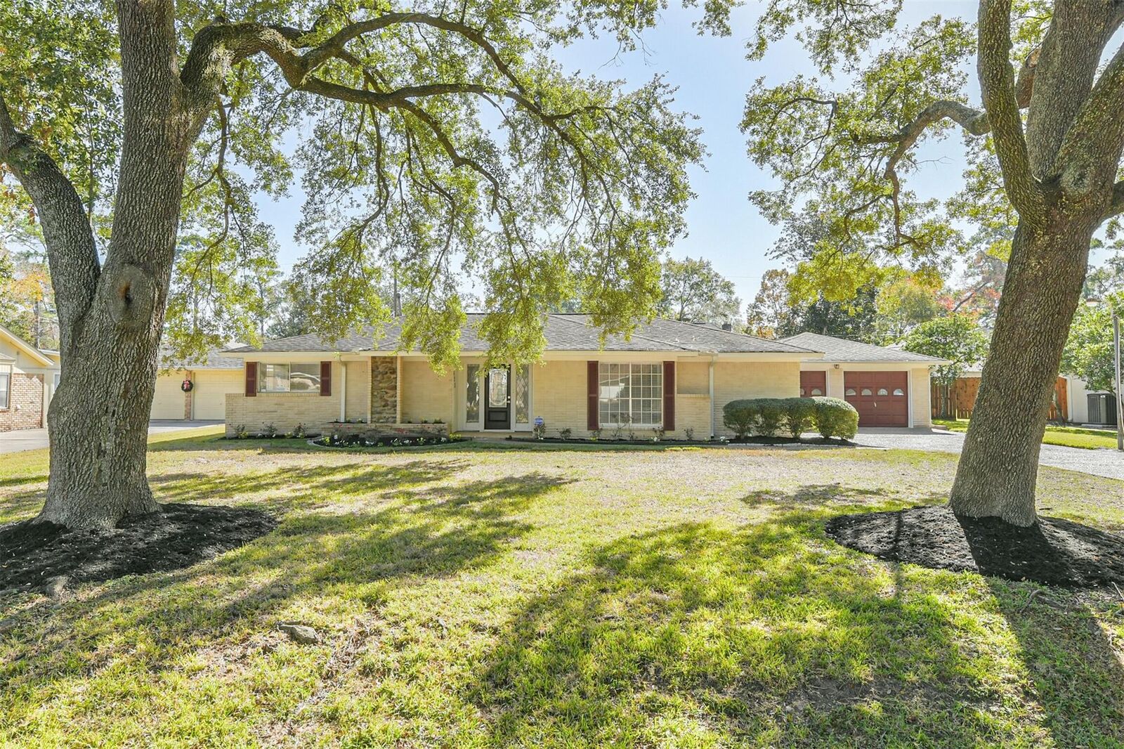 Property Photo:  422 Dover Lane  TX 77373 