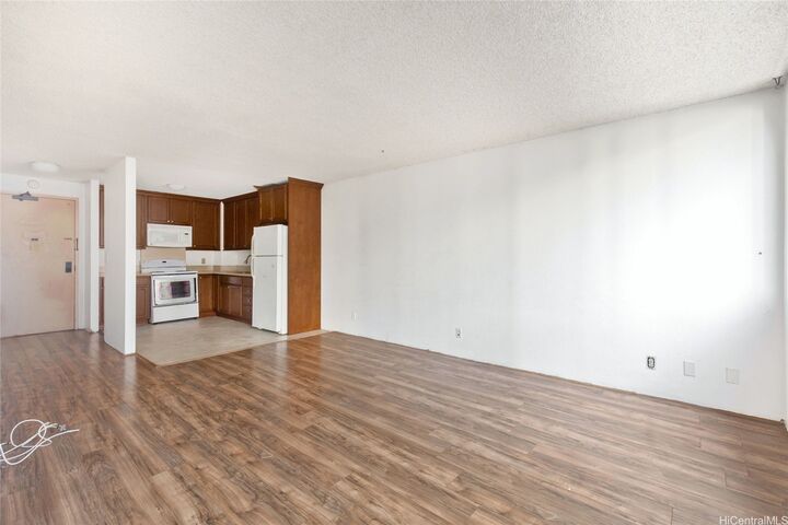 Property Photo:  1255 Nuuanu Avenue E404  HI 96817 