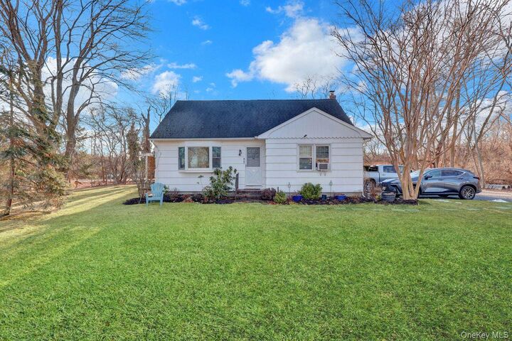 Property Photo:  10 Eastport Manor Road  NY 11941 