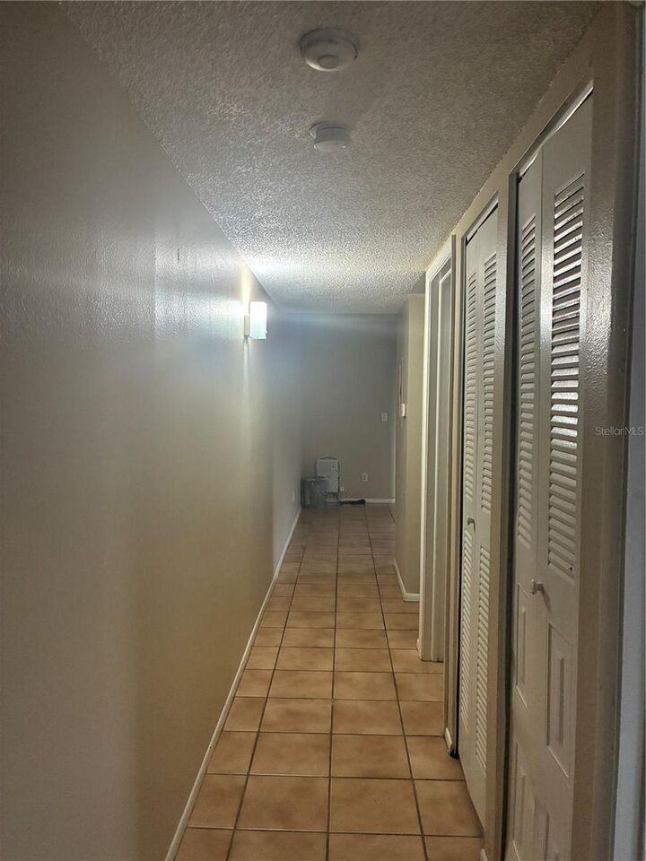 Property Photo: 7193 E Bank Dr FL 33617