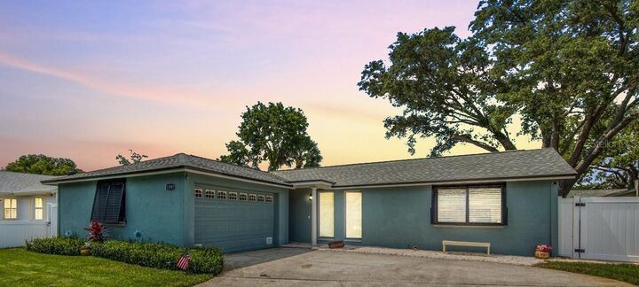 Property Photo: 11987 106th Avenue FL 33778