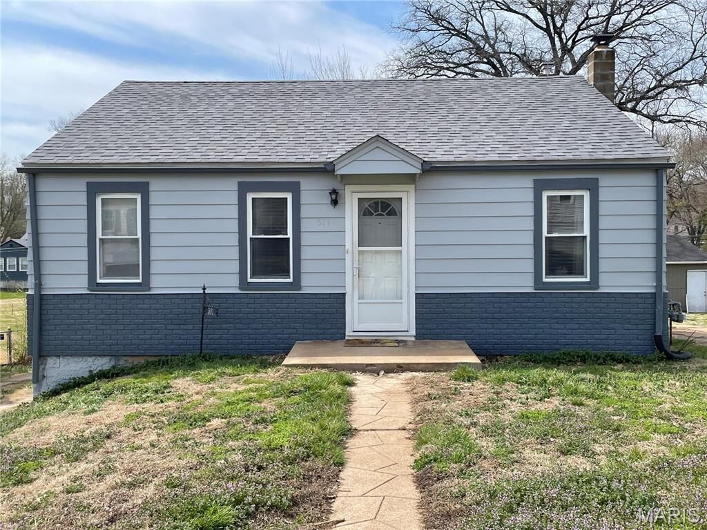 Property Photo:  511 Averill Avenue  MO 63135 