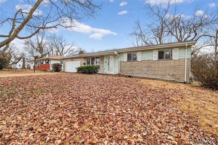 Property Photo:  808 Bella Lane  MO 63137 