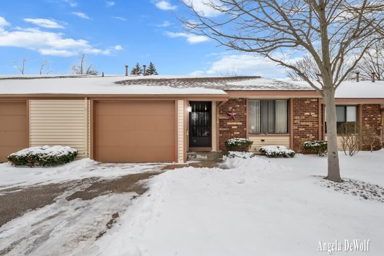 Property Photo:  318 Aniline Avenue N  MI 49424 