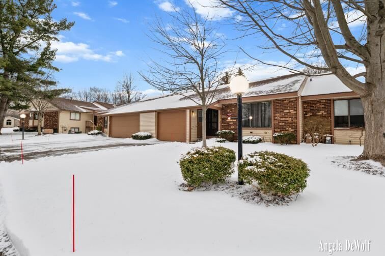 Property Photo: 318 Aniline Avenue N MI 49424