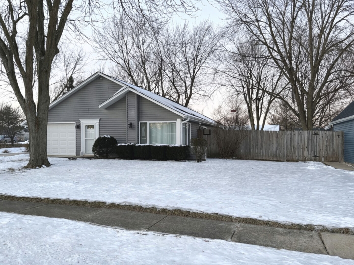 Property Photo:  4 Ingleshire Road  IL 60538 