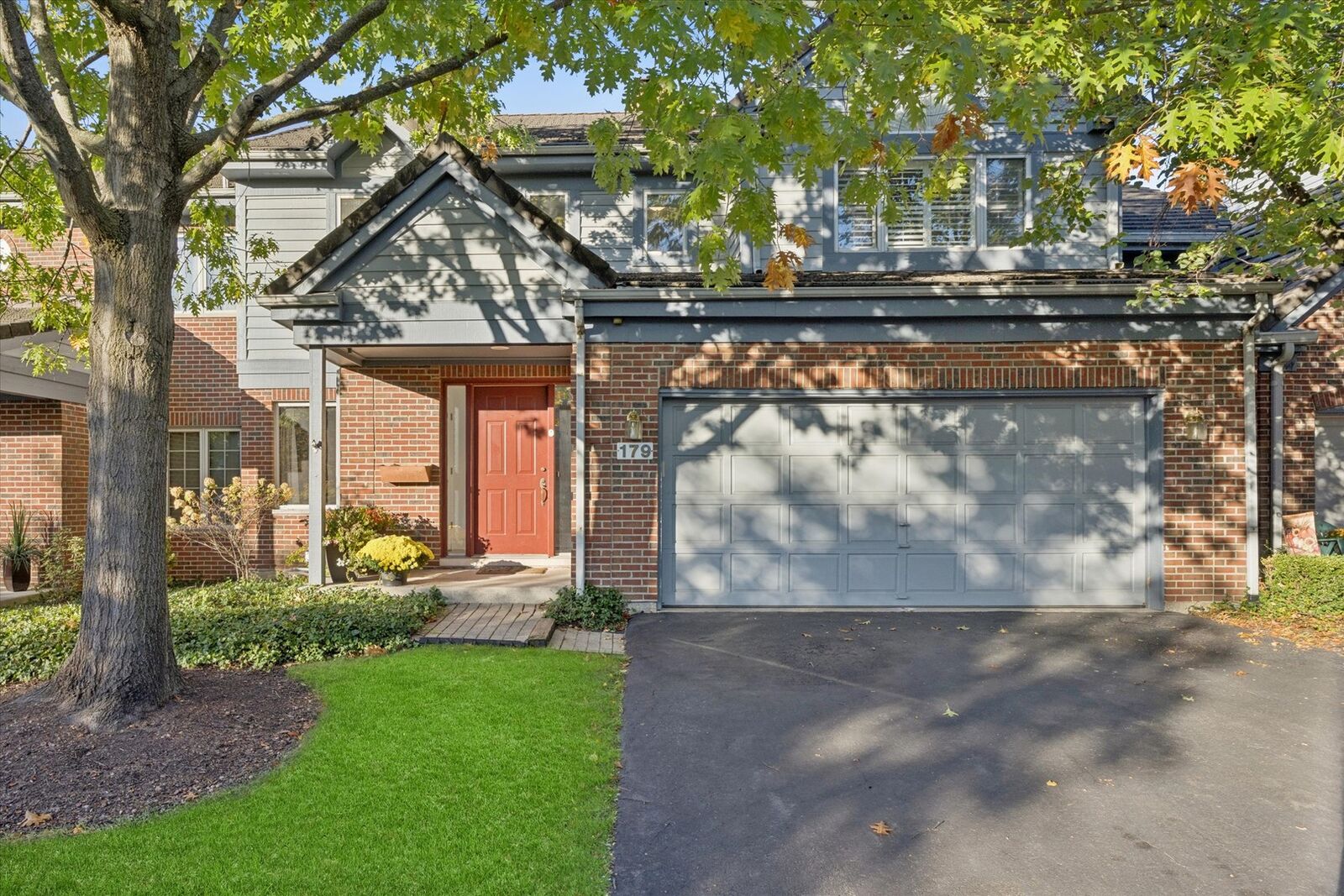 Property Photo:  179 Foxborough Place  IL 60527 