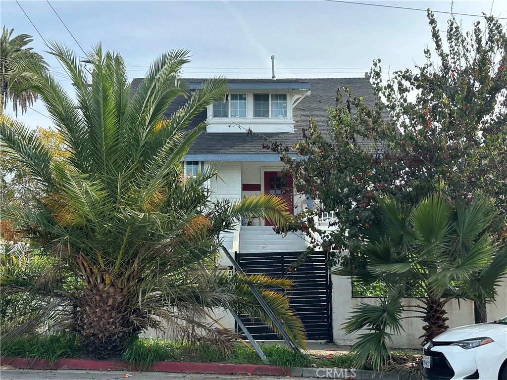 Property Photo:  152 N Benton  CA 90026 