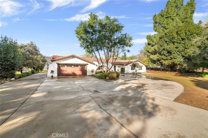 Property Photo:  1126 Knoll  CA 92407 