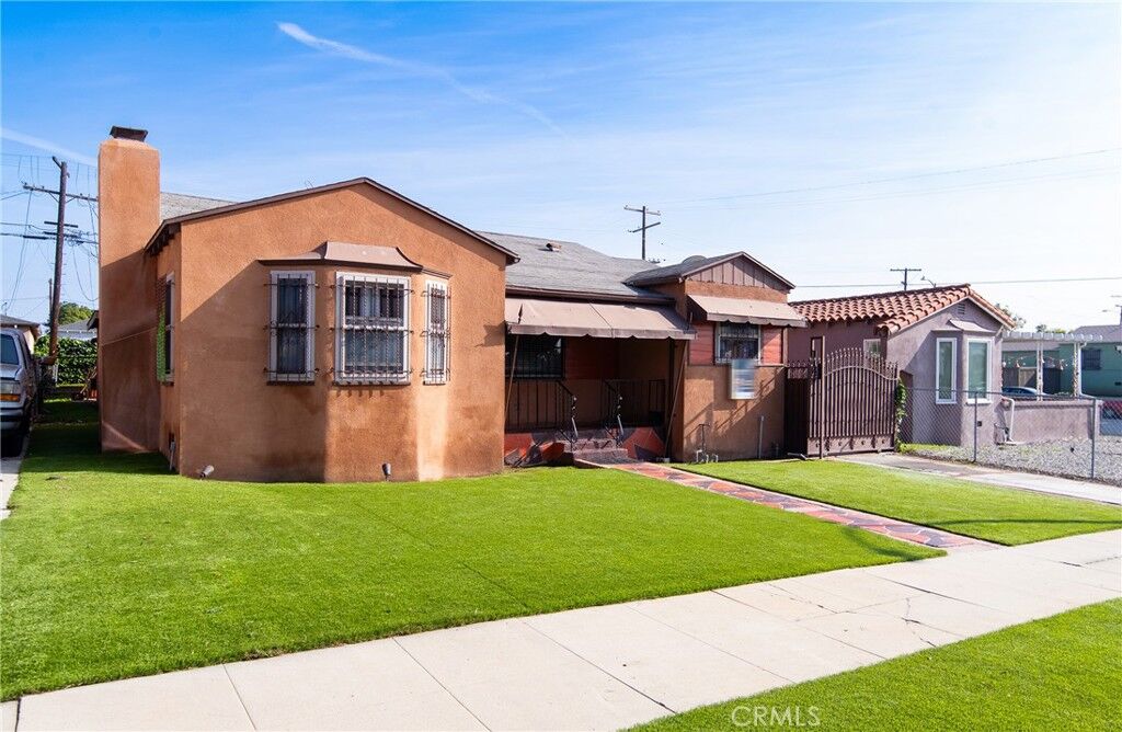 Property Photo:  10520 Ruthelen  CA 90047 