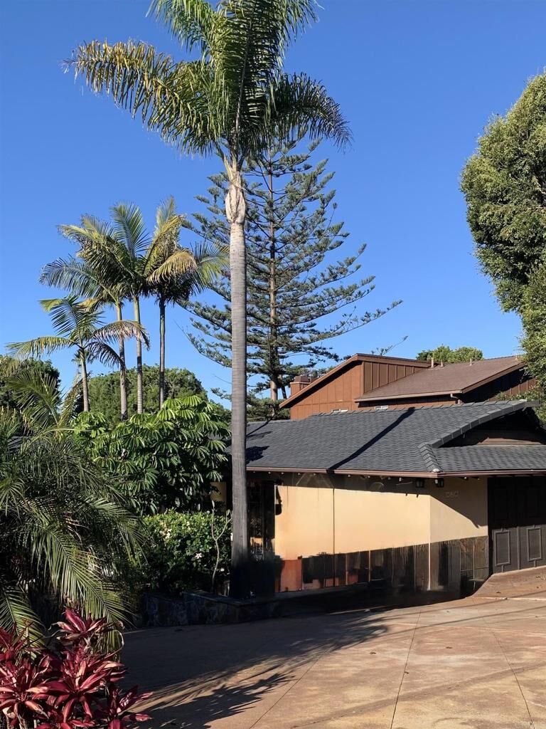 Property Photo:  828 Hygeia Avenue  CA 92024 