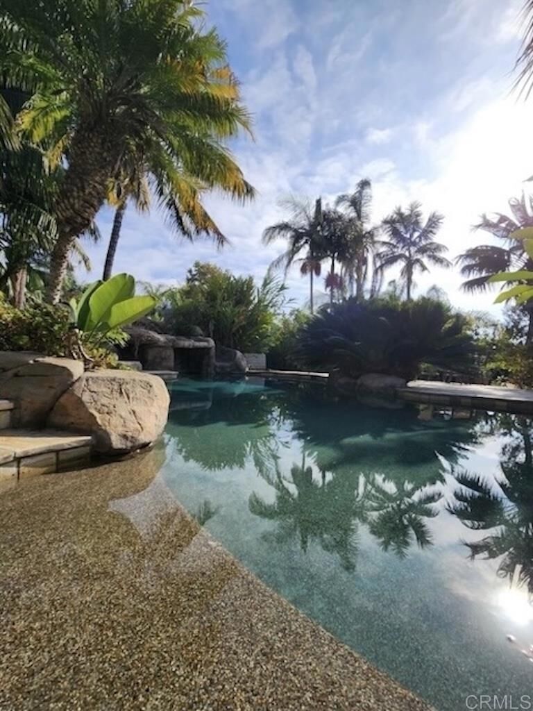 Property Photo:  828 Hygeia Avenue  CA 92024 