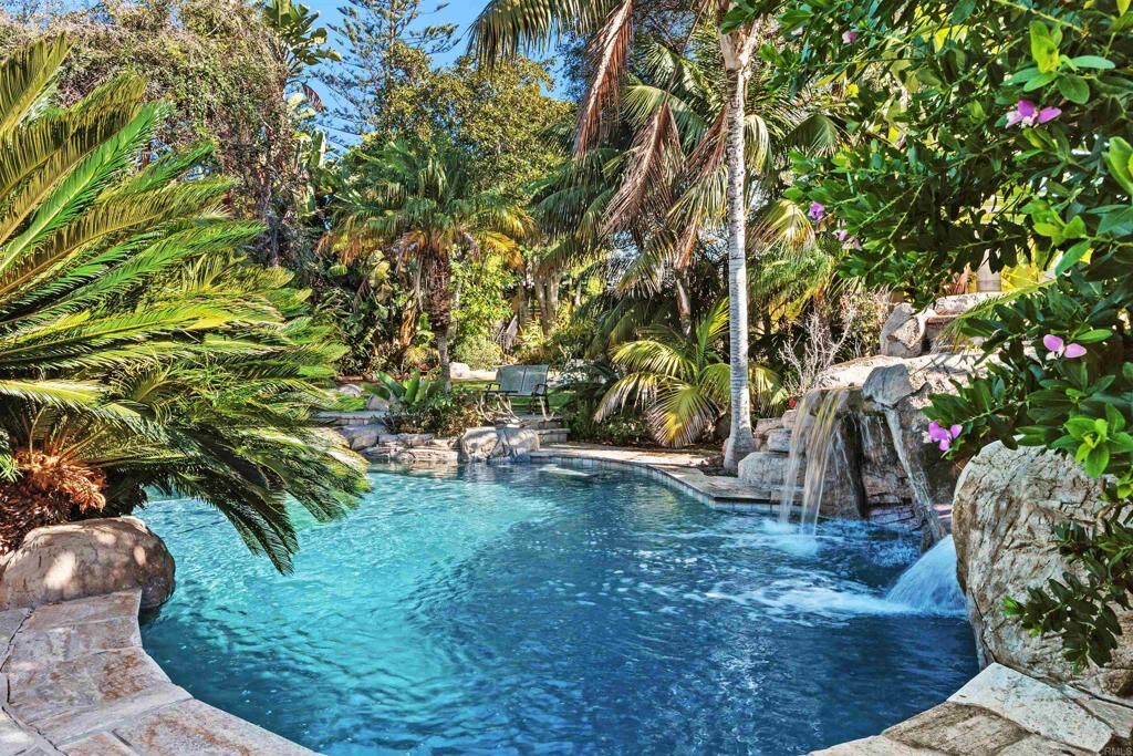 Property Photo:  828 Hygeia Avenue  CA 92024 