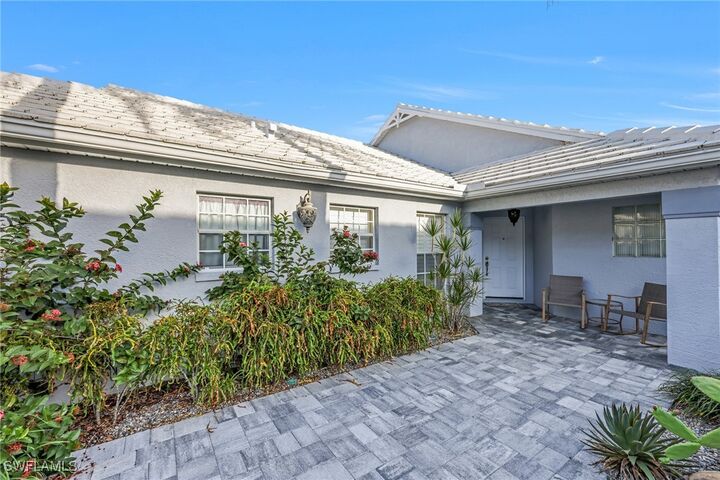 Property Photo:  1335 Old Oak Lane  FL 34110 