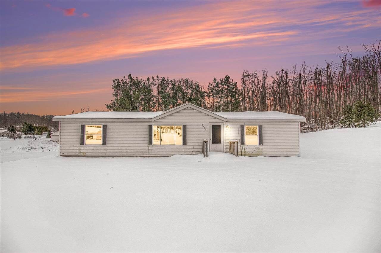 Property Photo:  2755 Crestview  MI 49770 