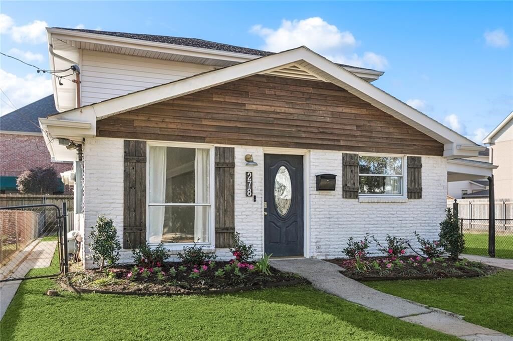Property Photo: 278 W Robert E Lee Boulevard LA 70124