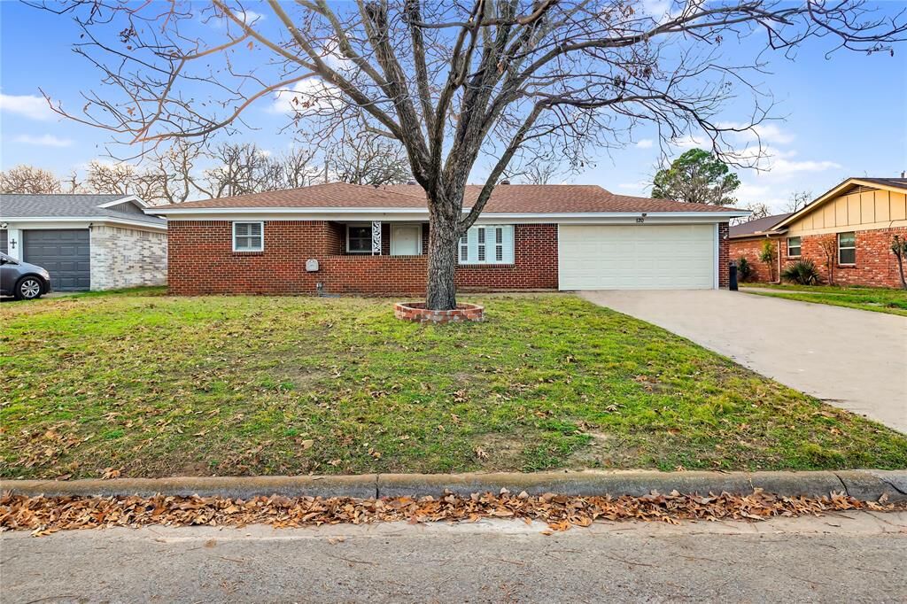 Property Photo:  120 Sunnyvale Terrace  TX 76053 