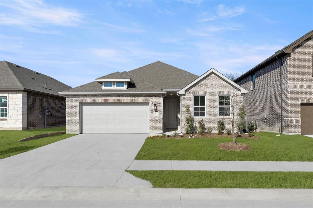 Property Photo: 1004 Colgate Circle TX 75407