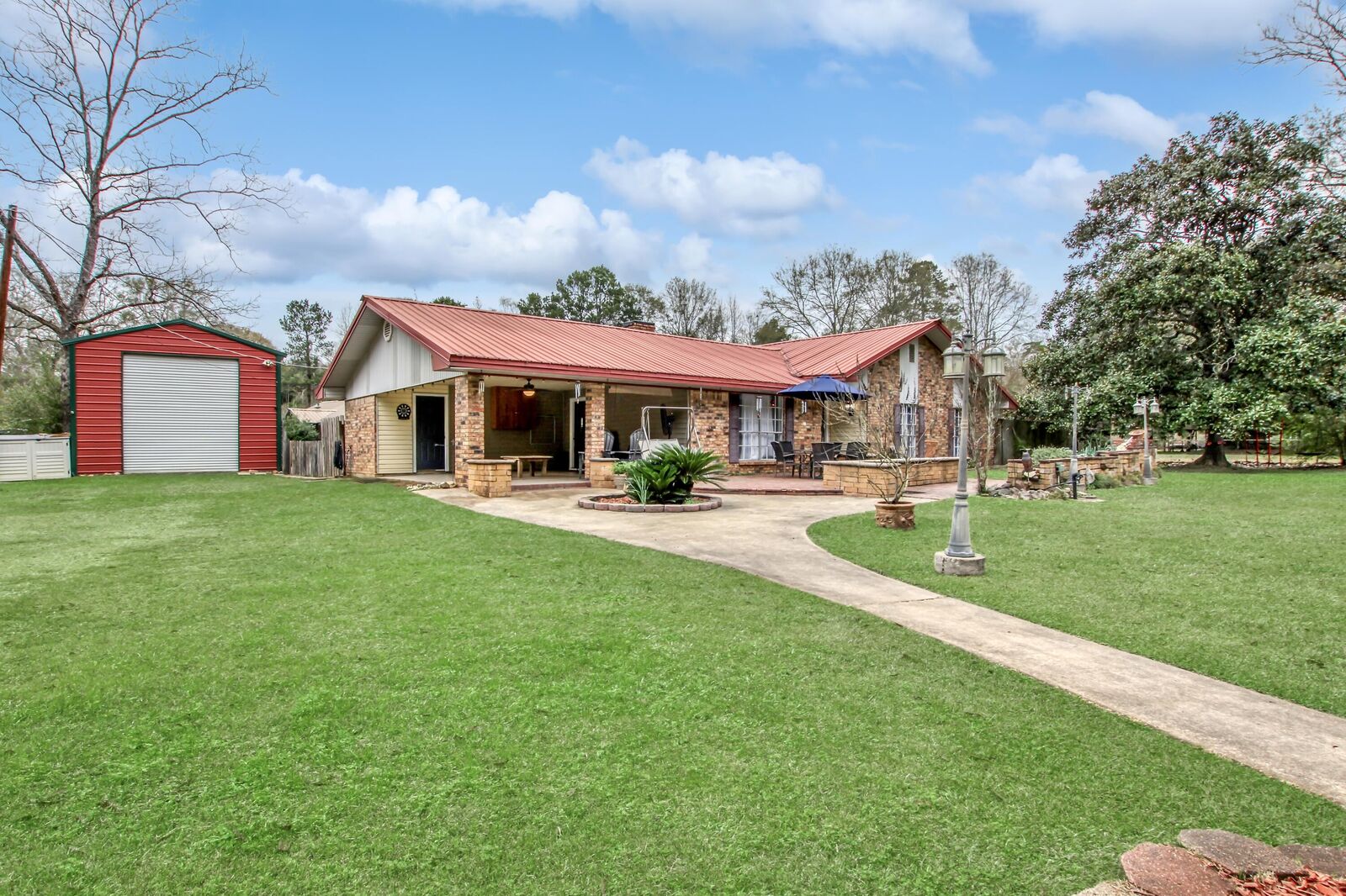 Property Photo: 1603 W Hawthorne Rd LA 71446