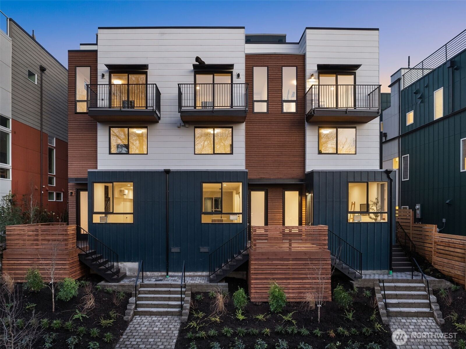 Property Photo:  916 C  15th Avenue  WA 98122 