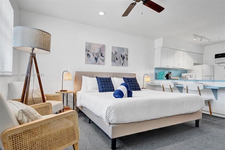 Property Photo: 810 S Surf Rd FL 33019