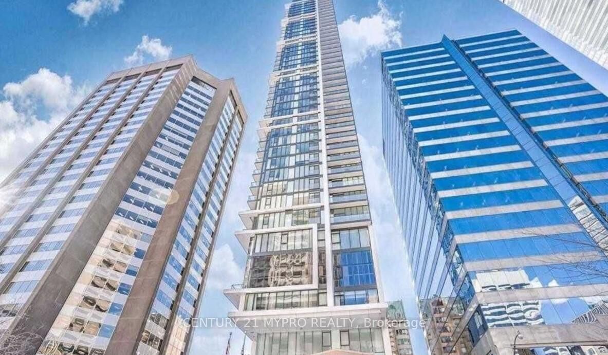 Property Photo:  426 University Avenue 1906  ON M5G 1S9 