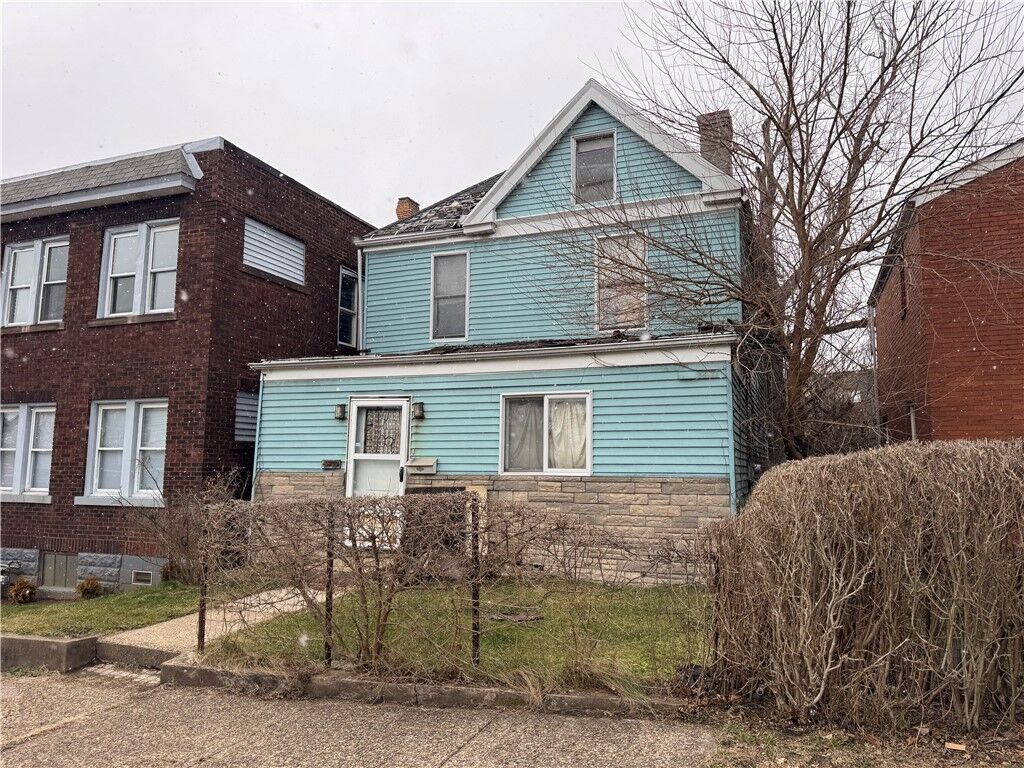 Property Photo:  1415 Margaret St  PA 15120 