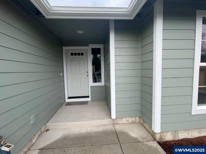 Property Photo: 1190 Hop St SW OR 97321